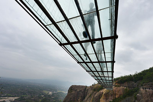 Puente colgante de vidrio en China