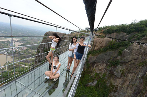 Puente colgante de vidrio en China