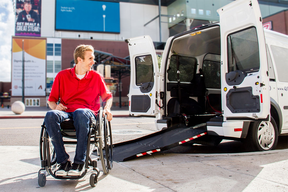 Перевозка инвалидов medportal. Перевозка инвалидов. Транспорт для инвалидов. Микроавтобус для инвалидов колясочников. Транспорт для перевозки инвалидов.